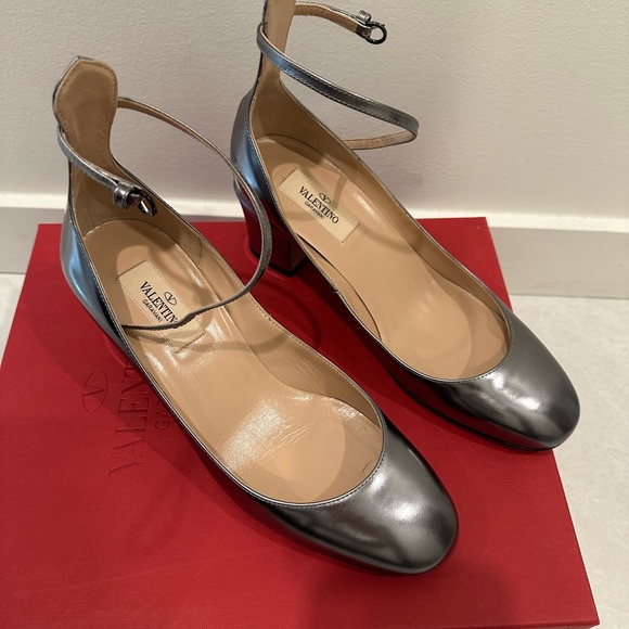 Valentino Garavani metallic ankle strap heels in size 37. Leather. Made in Italy - Picture 2 of 8